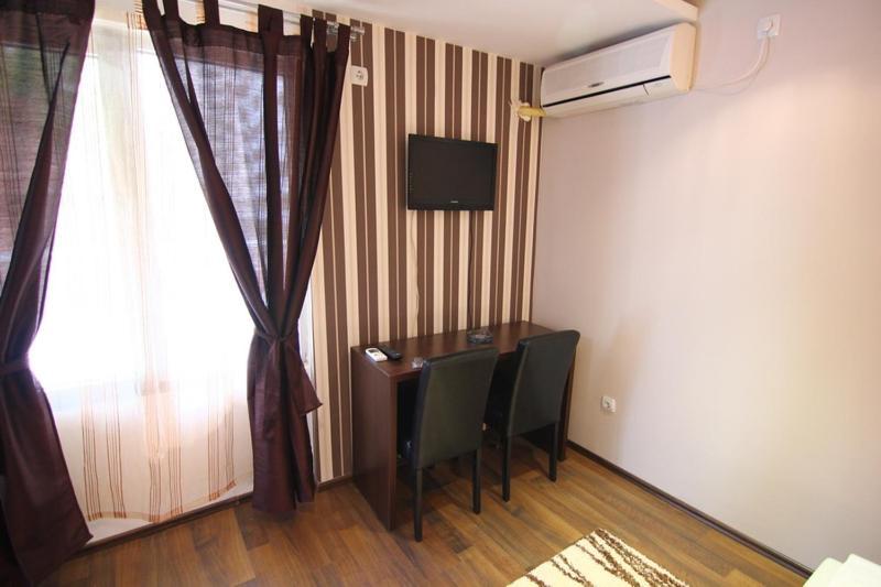 Lira Excellent Nis Hotell Exteriör bild